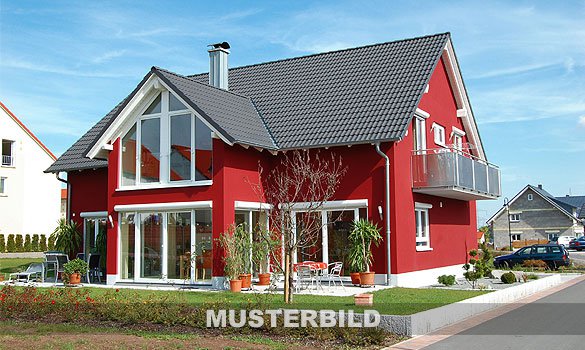 Foto Was bedeutet Teilverkauf? <br><br>Sie verkaufen Ihre Immobilie zu maximal 50%. Im Gegenzug erhalten Sie ein vom Alter abh�ngiges Nie�brauchrecht. Der Kaufpreis wird als Einmalzahlung ausgezahlt und es f�llt nur ein sehr geringes Nutzungsentgelt an.<br><br>Die H�he des Kaufpreises h�ngt vom Verkehrswert der Immobilie ab.<br><br>Ihre Vorteile:<br><br>Sie k�nnen in Ihrem Haus wohnen bleiben.<br>Sie erhalten eine Einmalzahlung und k�nnen damit Liquidit�t schaffen f�r Investitionen f�r z.B. einer <br>Ferienwohnung oder zur Auszahlung eines vorzeitigen Erbes/Schenkung und oder Scheidung.<br>Sie k�nnen Ihre Immobilie vermieten.<br>Sie k�nnen den verkauften Immobilienanteil zur�ckkaufen.<br>Durch den Teilverkauf k�nnen Sie ggf. Pflegekosten zahlen, wenn Sie pflegebed�rftig werden sollten und Ihre <br>Altersrente und Ihre Ersparnisse nicht ausreichen.<br>Kapitalbeschaffung ohne R�ckzahlung.<br><br>Interesse geweckt? Dann nehmen Sie mit uns Kontakt auf und sichern Sie sich so alle Vorz�ge der Beratung.