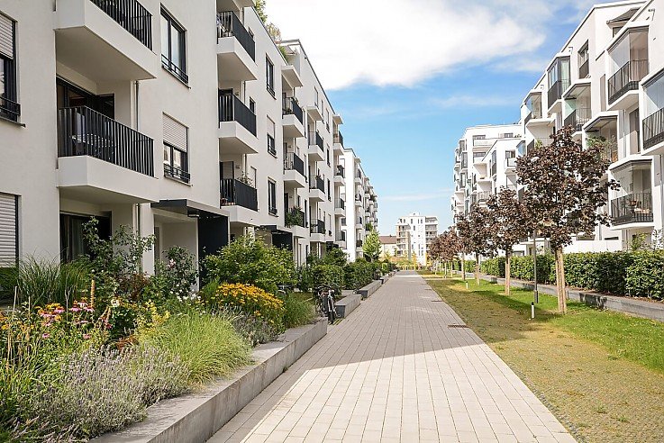 Foto Die Stornierungen im Wohnungsbau erreichen ein Rekordhoch. Laut einer neuen Umfrage des Ifo-Instituts sind 22,2 Prozent der Unternehmen betroffen. Dadurch k�nnte sich die Lage auf dem Wohnungsmarkt zuspitzen.<br/>Weitere Details finden Sie <a target="_blank" href="https://www.wiwo.de/unternehmen/industrie/immobilien-krise-im-wohnungsbau-immer-mehr-auftraege-werden-storniert/29483750.html?xing_share=news">hier</a>.