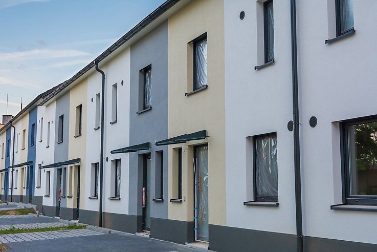 Foto Krisenstimmung im Bausektor: Wo es noch Neubauprojekte gibt, kann sich deren Fertigstellung hinausz�gern oder unter Umst�nden ganz abgesagt werden. Sollte also, wer sich f�r ein Immobilieninvestment interessiert, aktuell in einen Neubau investieren, oder lieber Bestandsobjekte bevorzugen? <a target="_self" href="Krisenstimmung im Bausektor: Wo es noch Neubauprojekte gibt, kann sich deren Fertigstellung hinausz�gern oder unter Umst�nden ganz abgesagt werden. Sollte also, wer sich f�r ein Immobilieninvestment interessiert, aktuell in einen Neubau investieren, oder lieber Bestandsobjekte bevorzugen? Ein Pro und Contra.">Ein Pro und Contra</a>.<br><br>