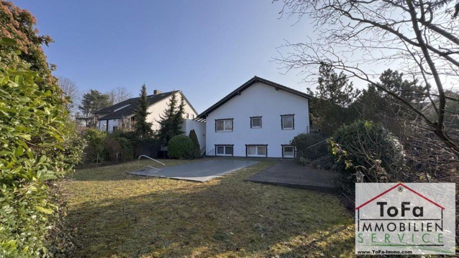 Anscht vom Garten zum Haus rechts Einfamilienhaus Budenheim