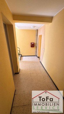Zugang Treppenhaus ToFa: frisch sanierte Balkonwohnung in toller Lage gegen�ber vom Rewe/Stra�enbahn