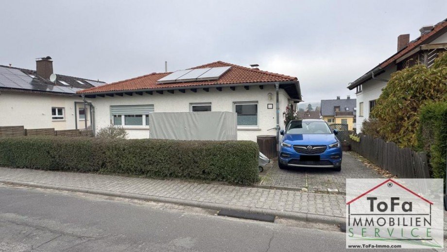 Anischt von rechts Einfamilienhaus Taunusstein-Bleidenstadt