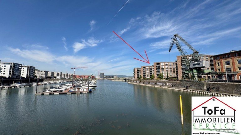 Unbenannt Mainz Dachgeschosswohnung ToFa: bald frei - m�blierte DG-Wohnung mit Blick auf den Rhein UND den Zollhafen, Rarit�t!