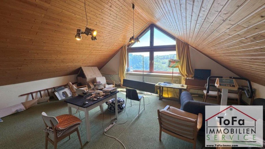 OG gro�es Zimmer links Mehrfamilienhaus Zornheim