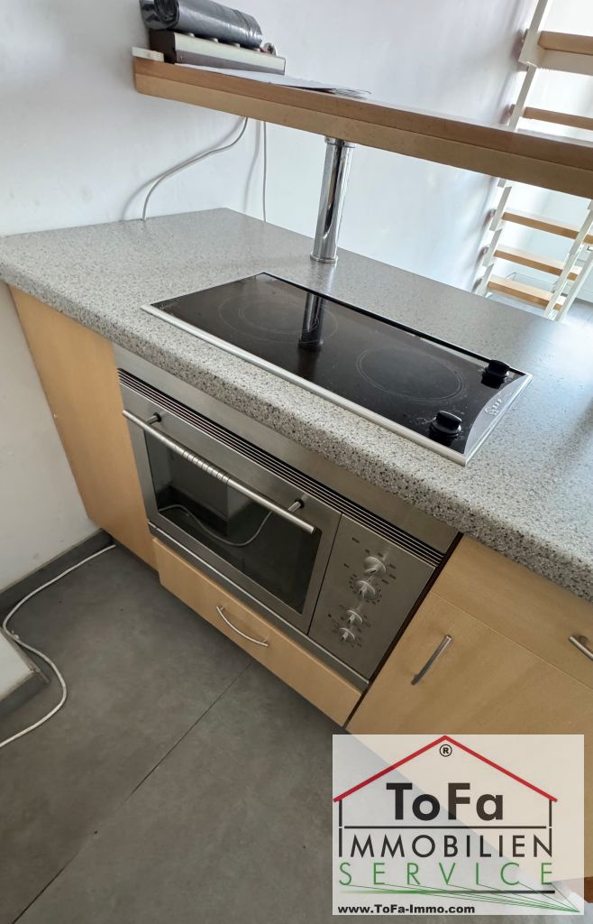 Einbauk�che rechts Dachgeschosswohnung Mainz
