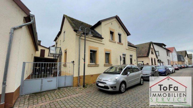 Anischt 1 Budenheim Doppelhaush�lfte ToFa: renovierungsbed�rftige Doppelhaush�lfte im Herzen von Budenheim
