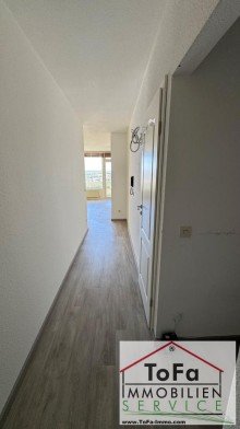 Flur oben ToFa: sanierte Maisonettewohnung mit atemberaubenden Fernblick -  Garagenbox