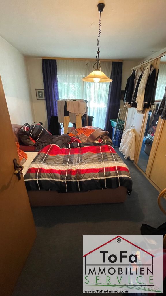 Schlafzimmer mit Balkon Etagenwohnung R�sselsheim