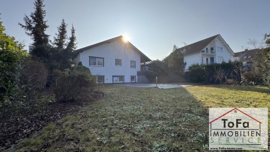 Ansicht vom Garten zum Haus links Einfamilienhaus Budenheim