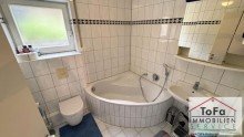 Tageslichtwannenbad UG ToFa: sensationelle, helle Maisonettewohnung mit Gartenanteil, 2 Terrassen und Balkon