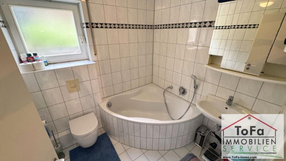 Tageslichtwannenbad UG Maisonettewohnung Mainz