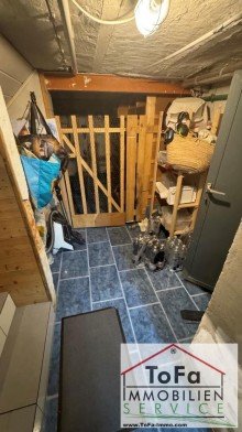 Keller Flur ToFa: ger�umiges Wohnhaus mit viel Nutzfl�che im Garten und zus�tzlich Platz f�r einen Neubau