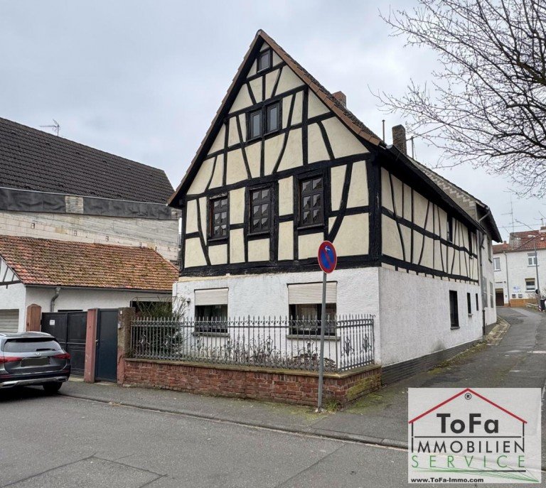 2 Wiesbaden Breckenheim Mehrfamilienhaus ToFa: Einzelkulturdenkmal mit Anbauten und Bauplatz