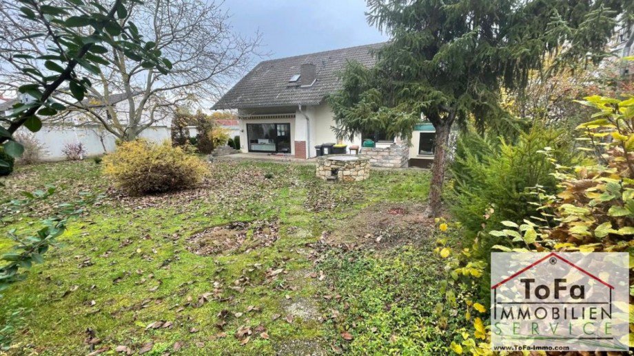 Garten vor dem Brunnen Einfamilienhaus Stadecken-Elsheim
