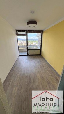 Zimmer links unten ToFa: sanierte Maisonettewohnung mit atemberaubenden Fernblick -  Garagenbox