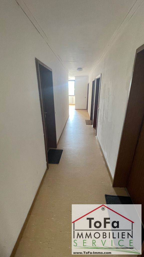 vor der Wohnung Etagenwohnung Gonsenheim